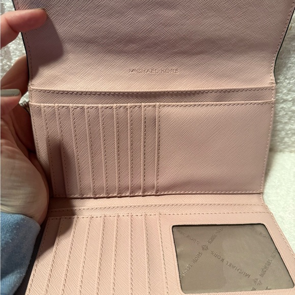 Michael Kors Light Pink Wallet with Gold Logo - Picture 6 of 8